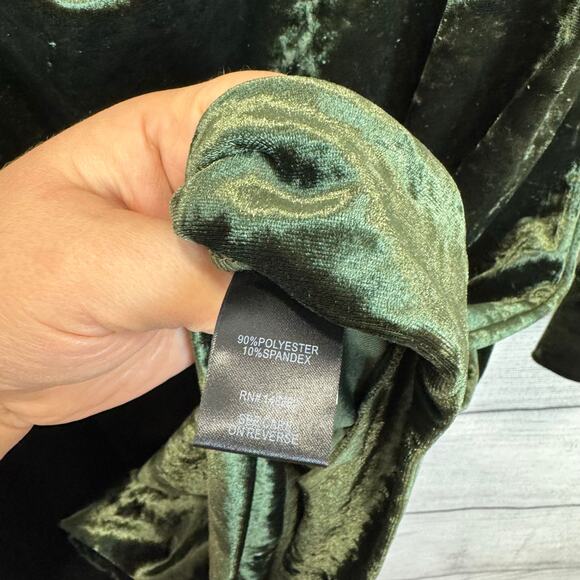 Torrid Plus Size Green Crushed Velvet Off Shoulder Sweatshirt Top Size 3X - Picture 4 of 7